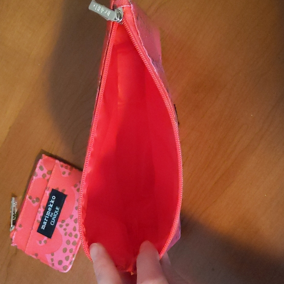 Clinique Makeup Bag - Picture 4 of 4